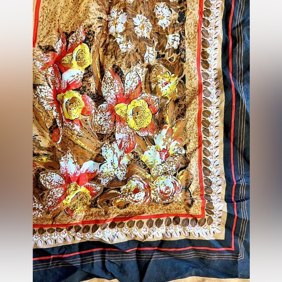 100% Silk Floral Patterned Scarf - Picture 4 of 8